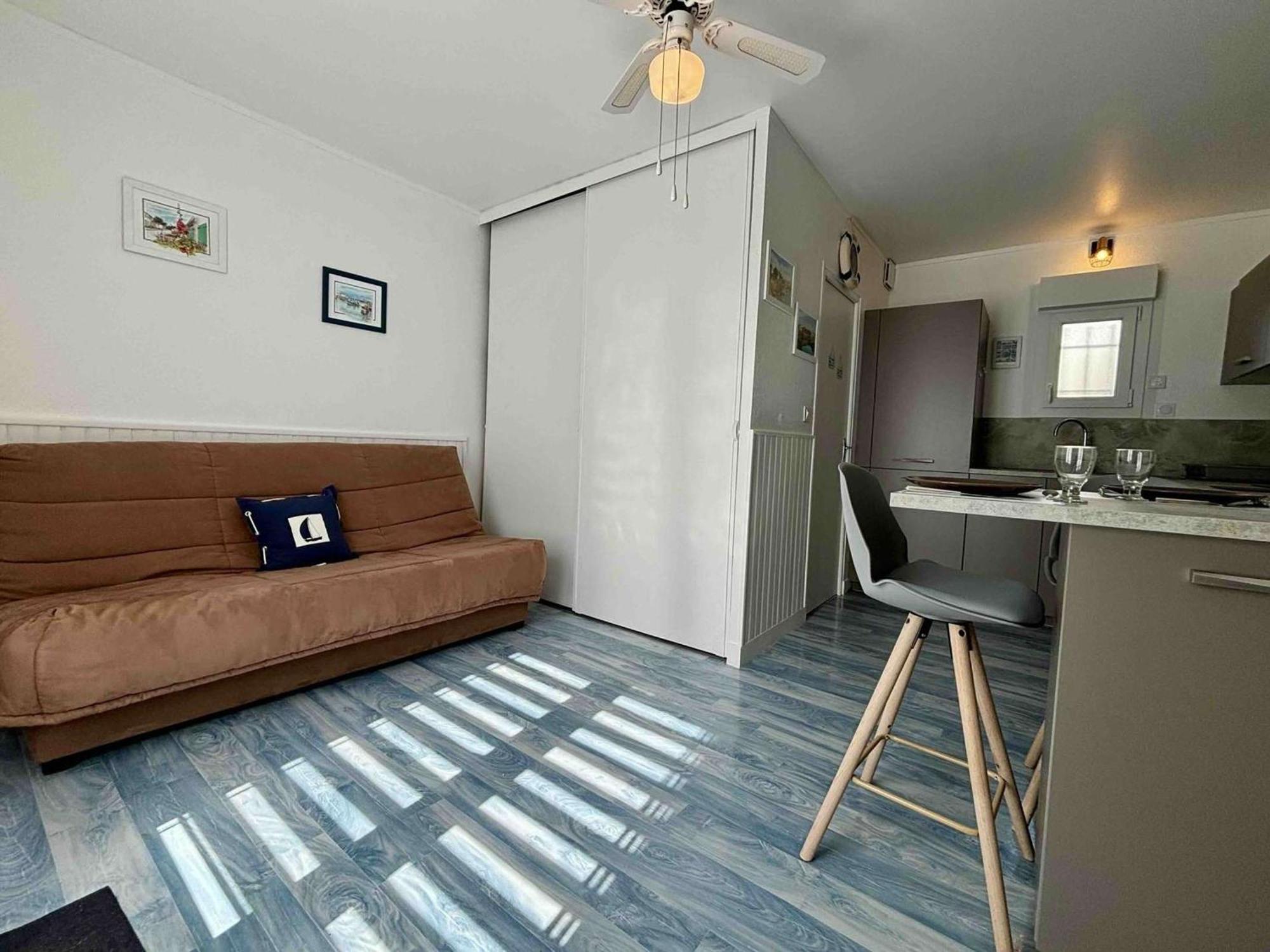 A La Cotiniere Proche Plages Et Commerces, Terrasse Privee, Parking Inclus - Fr-1-246a-291 *